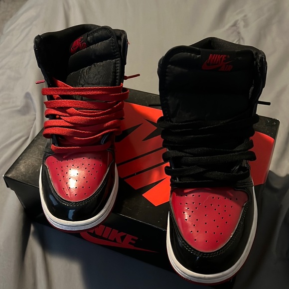 Black and red Air Jordan retro high OG GS size Y used good w/box